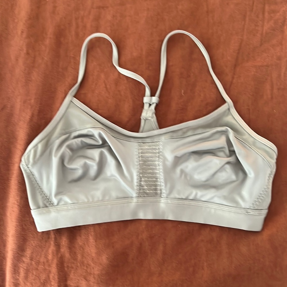 Never been worn FREE PEOPLE MOVEMENT SIZE M